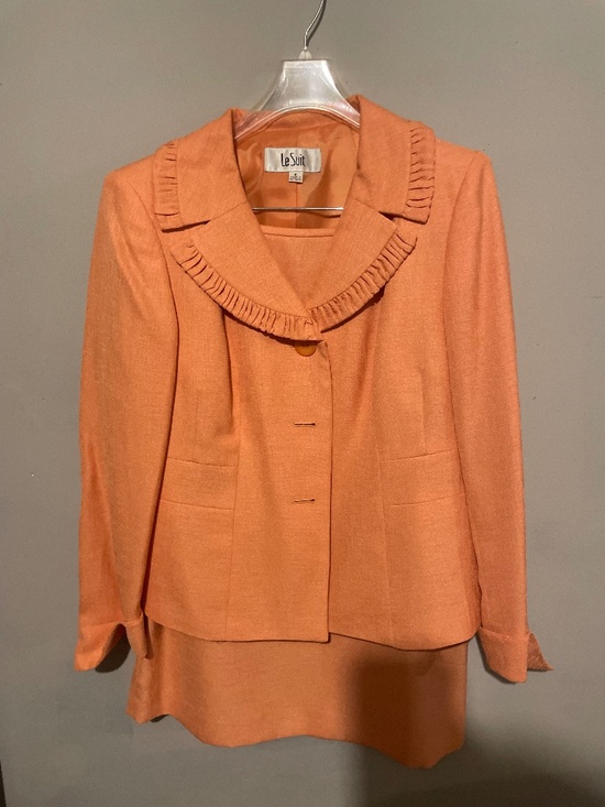 Le Suit Dresses & Skirts - Le Suit women’s size 8 orange ski skirt suit